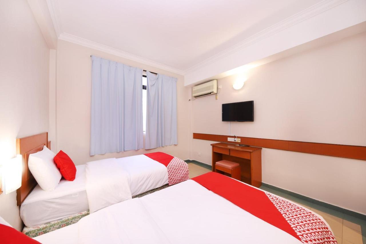 Oyo 764 Hotel Famous Inn Malacca Exterior photo
