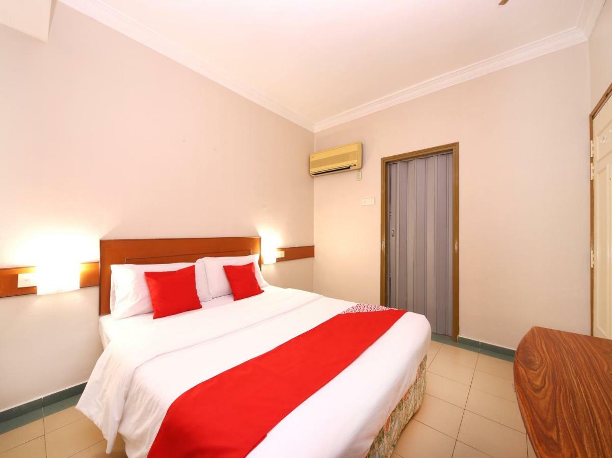 Oyo 764 Hotel Famous Inn Malacca Exterior photo