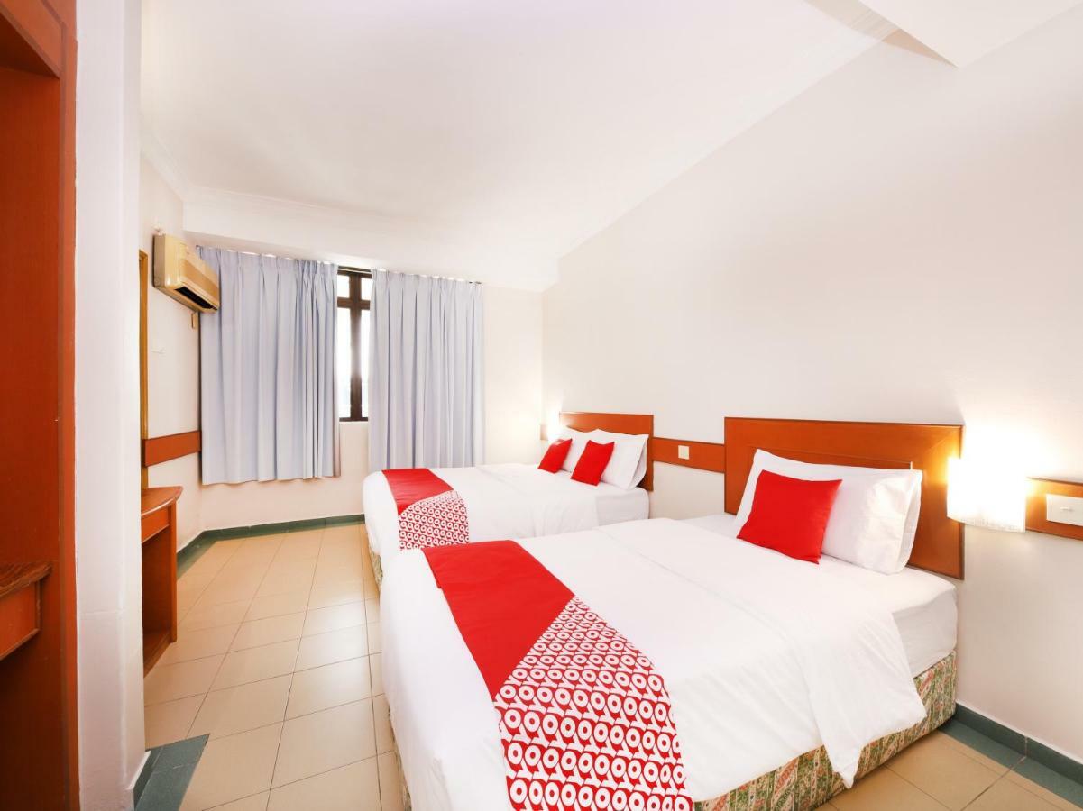 Oyo 764 Hotel Famous Inn Malacca Exterior photo